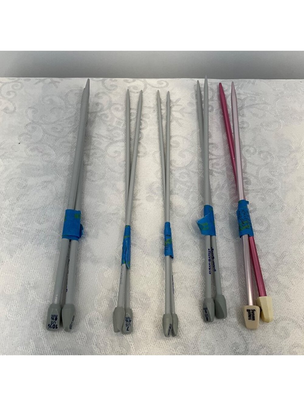 Assorted Straight Knitting Needles Sizes 5-10.5 US Aluminum & Plastic 6 Pairs